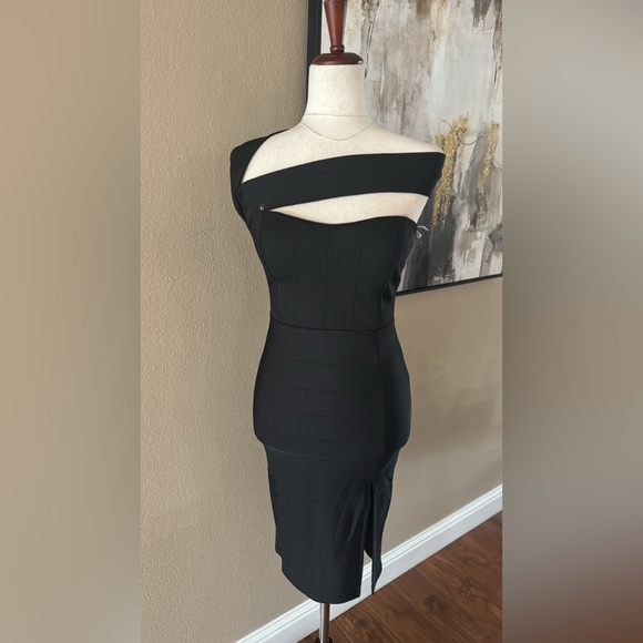 Elegant Black Off-Shoulder Dress - Picture 7 of 11